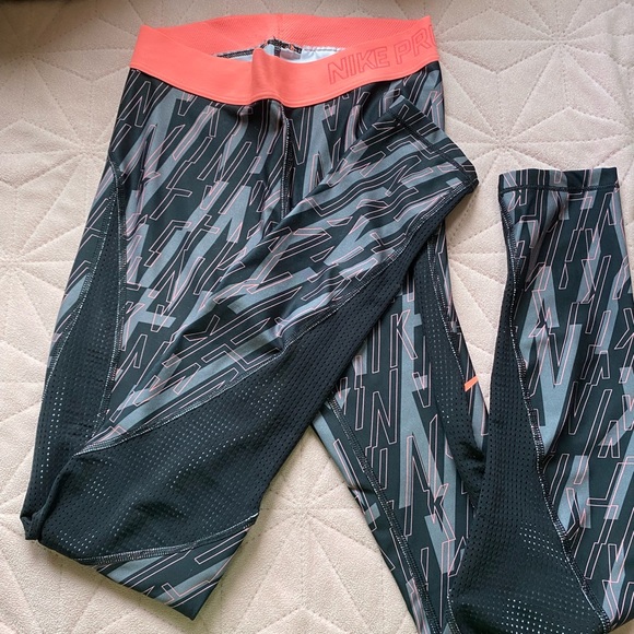 Nike leggings - Picture 1 of 3